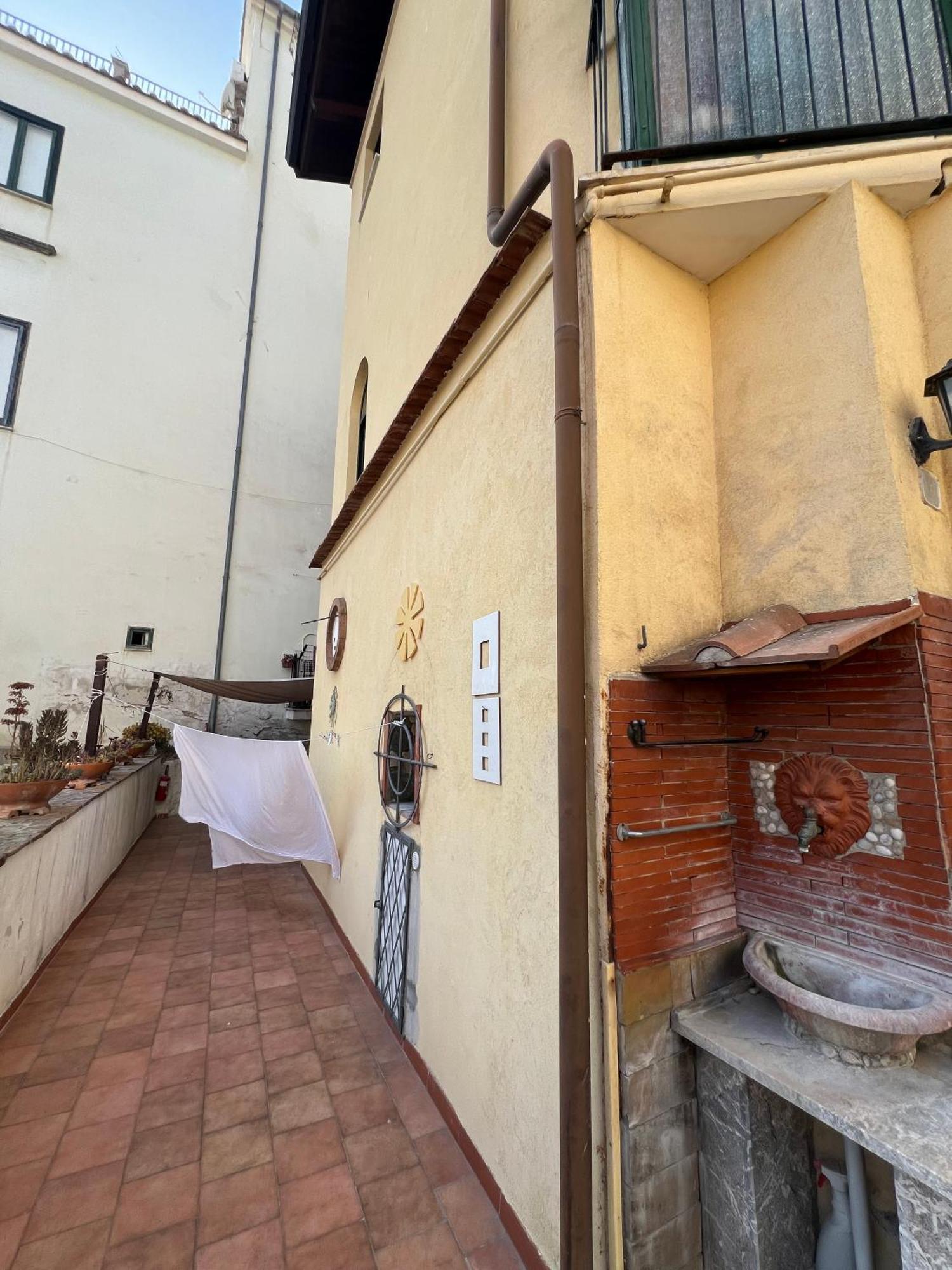 L'Homme Tranquille Apartment Salerno Bagian luar foto