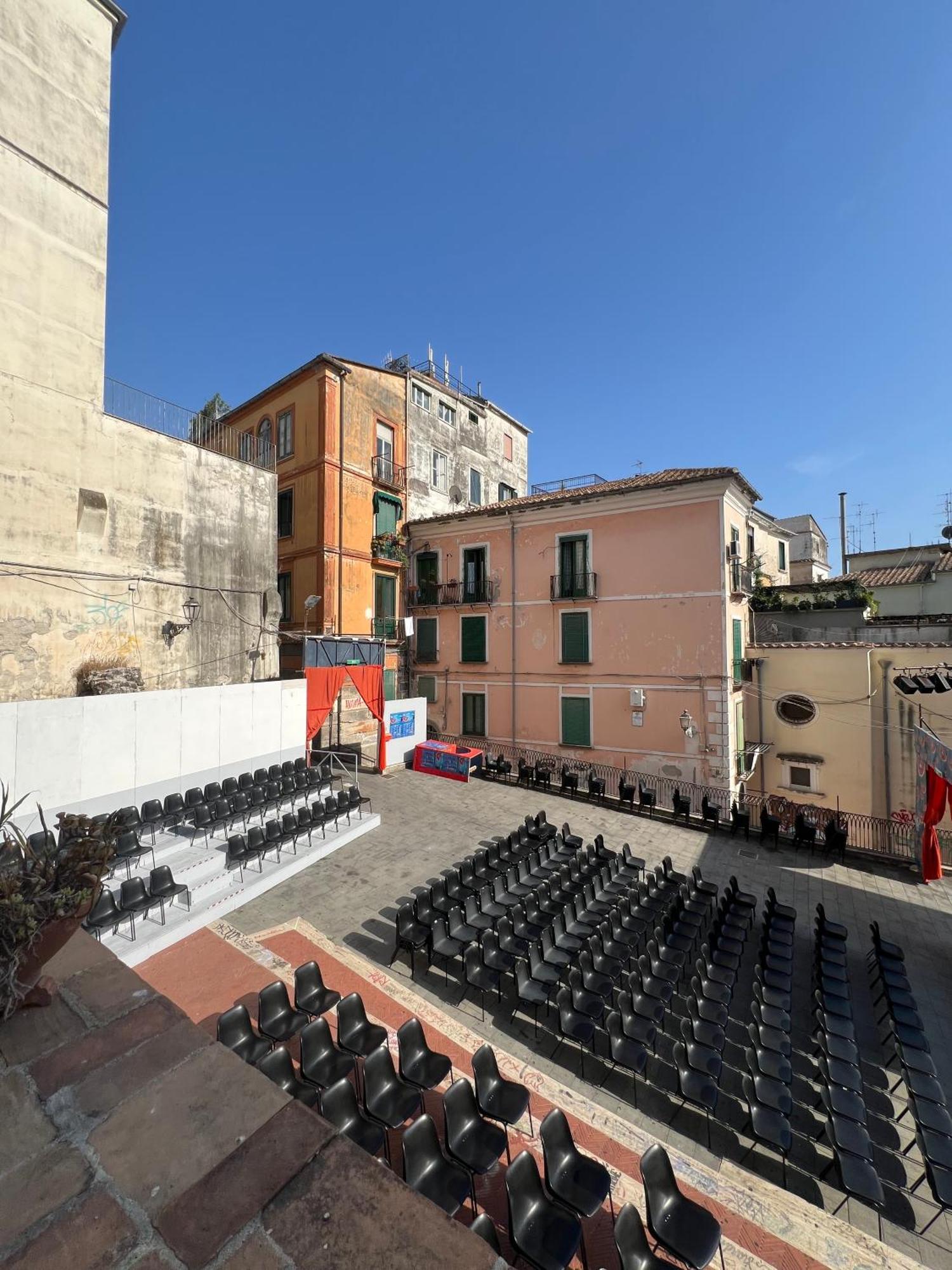 L'Homme Tranquille Apartment Salerno Bagian luar foto