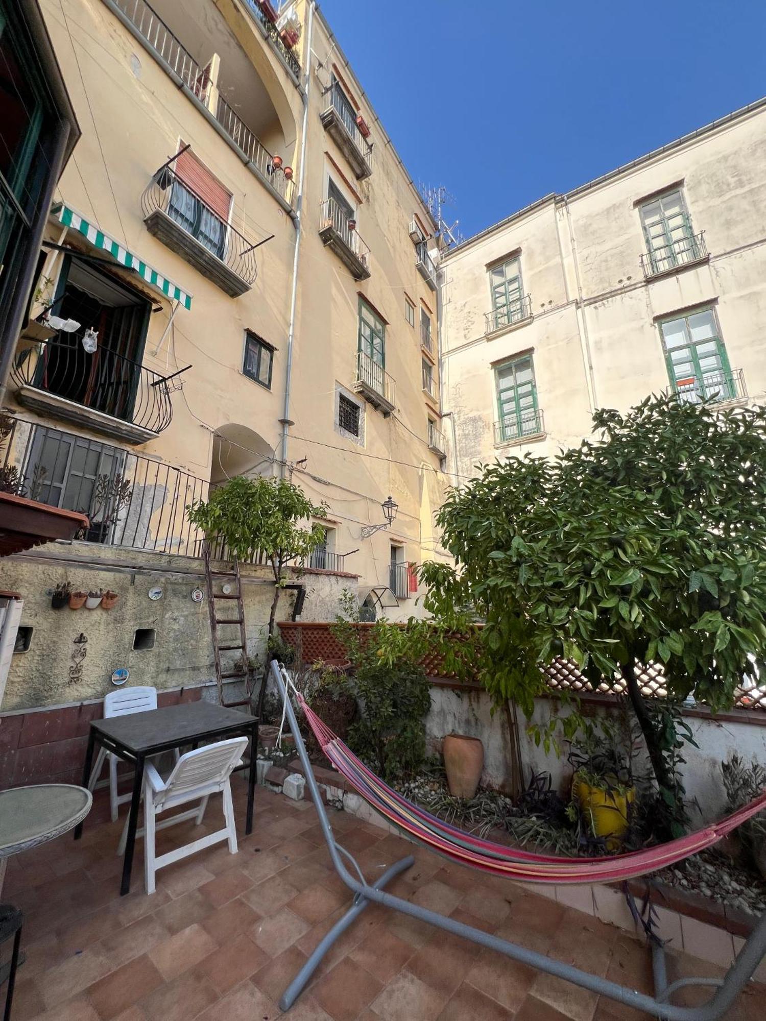L'Homme Tranquille Apartment Salerno Bagian luar foto