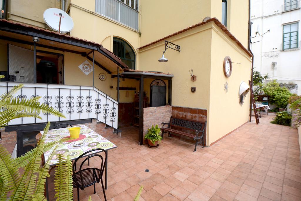 L'Homme Tranquille Apartment Salerno Bagian luar foto